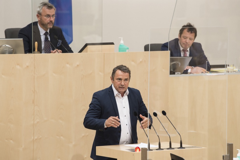 Am Rednerpult: Nationalratsabgeordneter Norbert Sieber (V)