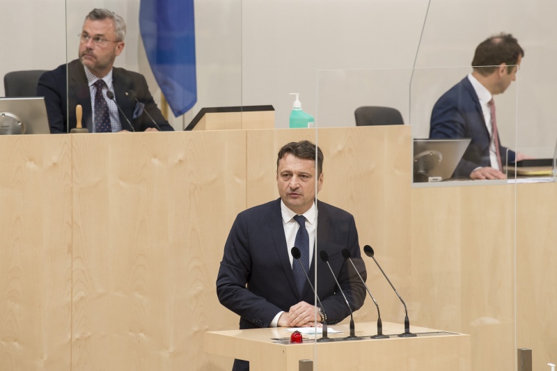 Am Rednerpult: Nationalratsabgeordneter Klaus Fürlinger (V)