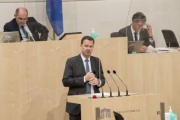 Am Rednerpult: Nationalratsabgeordneter Gerhard Kaniak (F)