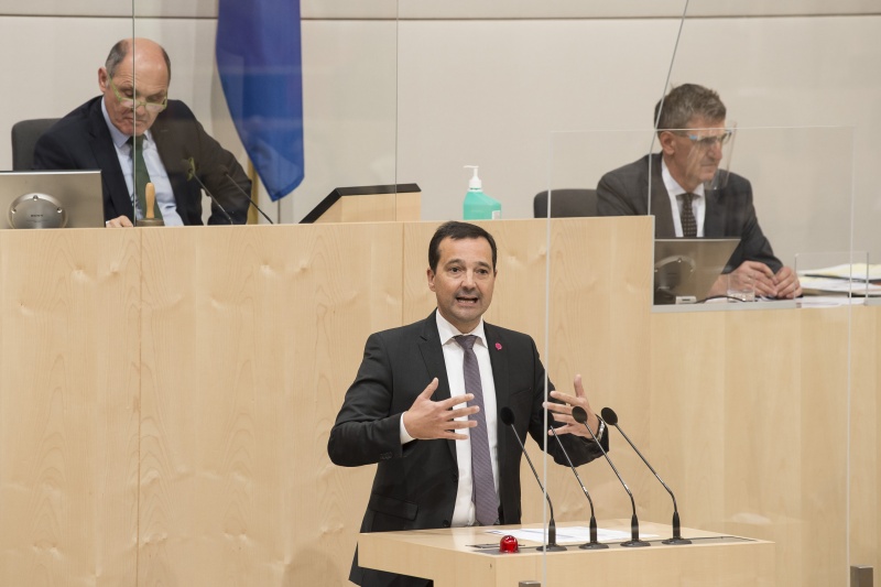 Am Rednerpult: Nationalratsabgeordneter Gerald Loacker (N)