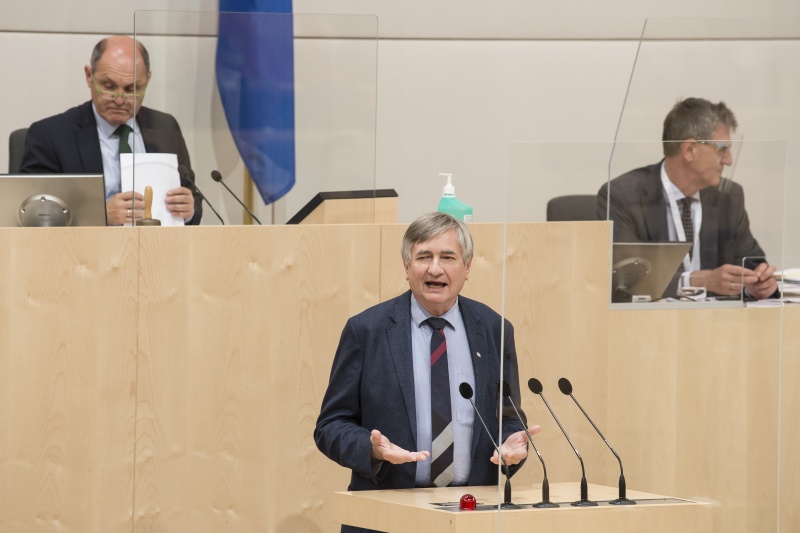 Am Rednerpult: Nationalratsabgeordneter Josef Smolle (V)