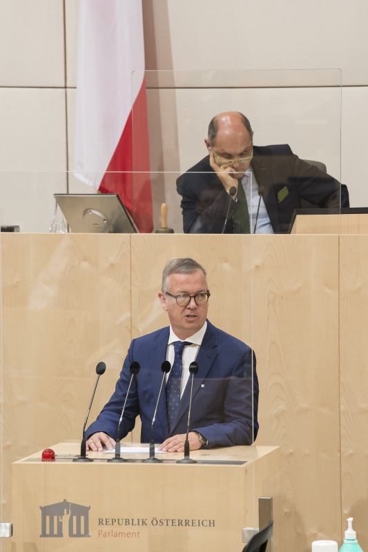 Am Rednerpult: Nationalratsabgeordneter Werner Saxinger (V)