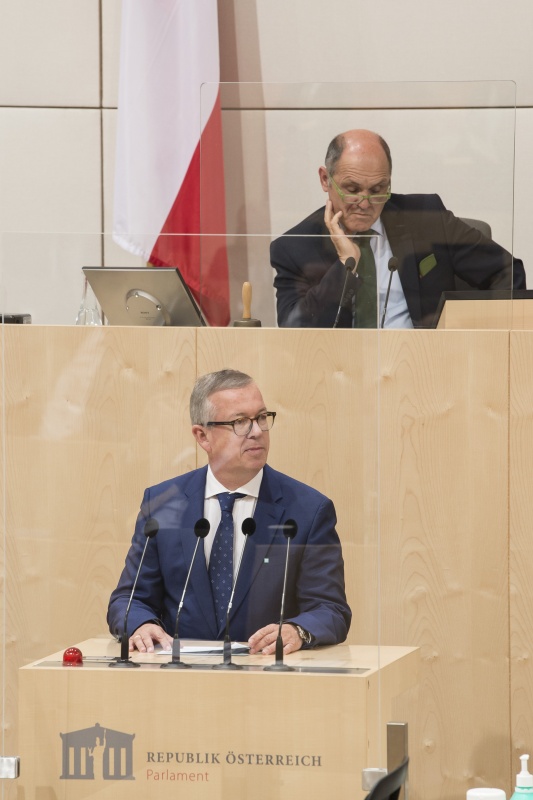 Am Rednerpult: Nationalratsabgeordneter Werner Saxinger (V)