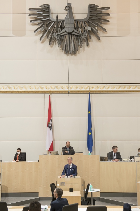 Am Rednerpult: Nationalratsabgeordneter Werner Saxinger (V)