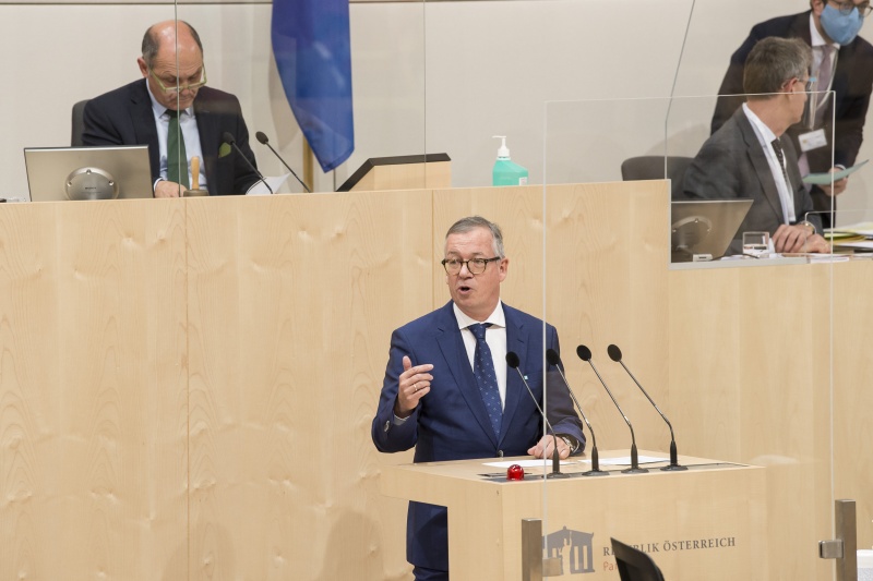 Am Rednerpult: Nationalratsabgeordneter Werner Saxinger (V)