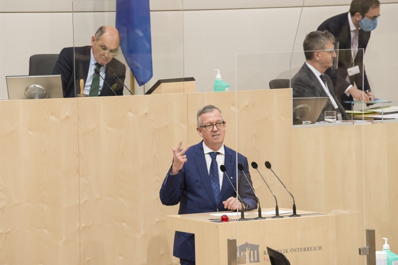 Am Rednerpult: Nationalratsabgeordneter Werner Saxinger (V)