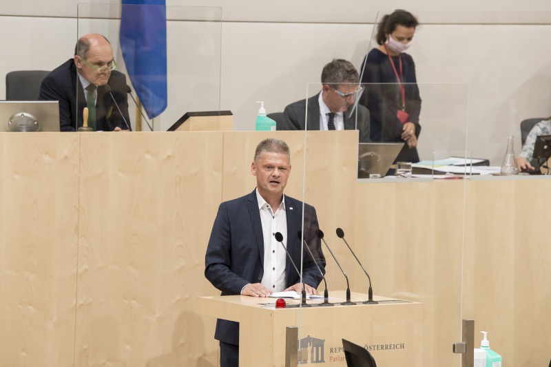 Am Rednerpult: Nationalratsabgeordneter Andreas Hanger (V)