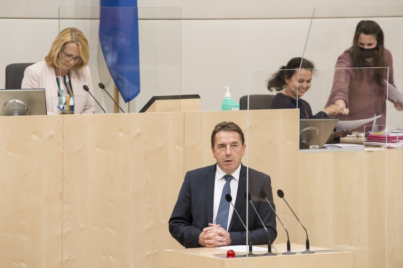 Am Rednerpult: Nationalratsabgeordneter Erwin Angerer (F)