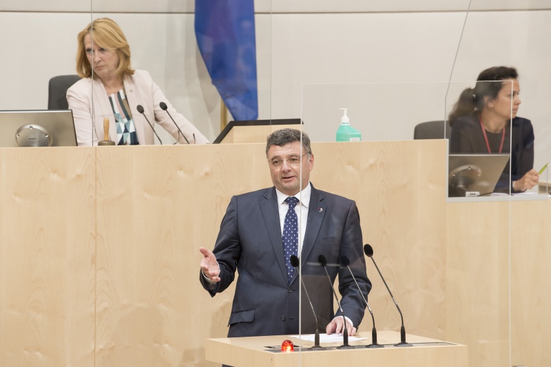 Am Rednerpult: Nationalratsabgeordneter Jörg Leichtfried (S)