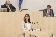 Am Rednerpult: Nationalratsabgeordnete Meri Disoski (G)