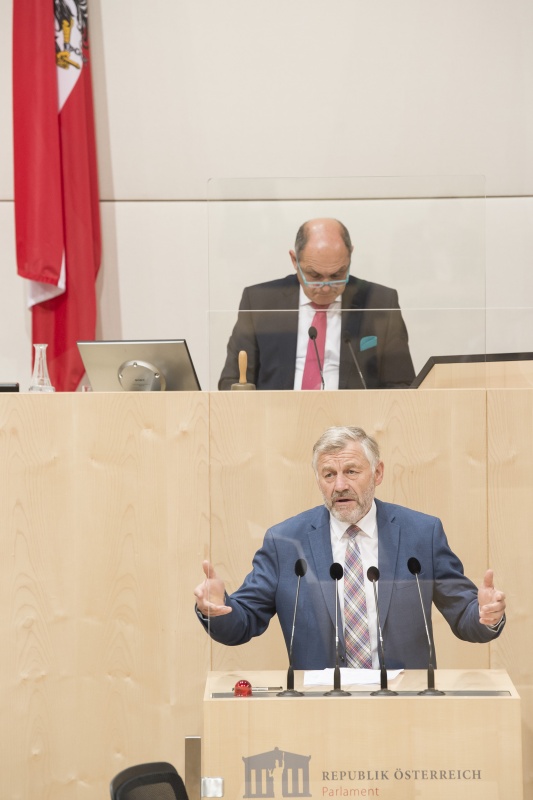 Am Rednerpult: Nationalratsabgeordneter Franz Leonhard Eßl (V)