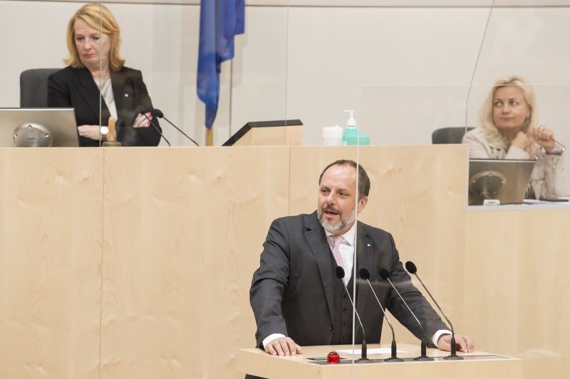 Am Rednerpult: Nationalratsabgeordneter Christoph Stark (V)