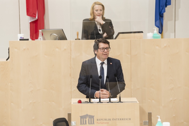 Am Rednerpult: Nationalratsabgeordneter Robert Laimer (S)