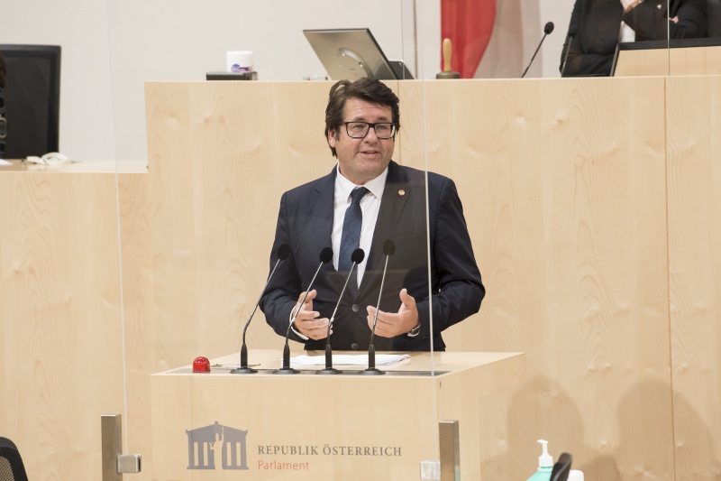 Am Rednerpult: Nationalratsabgeordneter Robert Laimer (S)