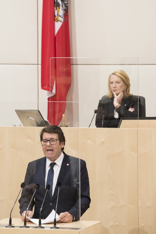 Am Rednerpult: Nationalratsabgeordneter Robert Laimer (S)