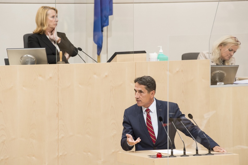 Am Rednerpult: Nationalratsabgeordneter Reinhard Eugen Bösch (F)