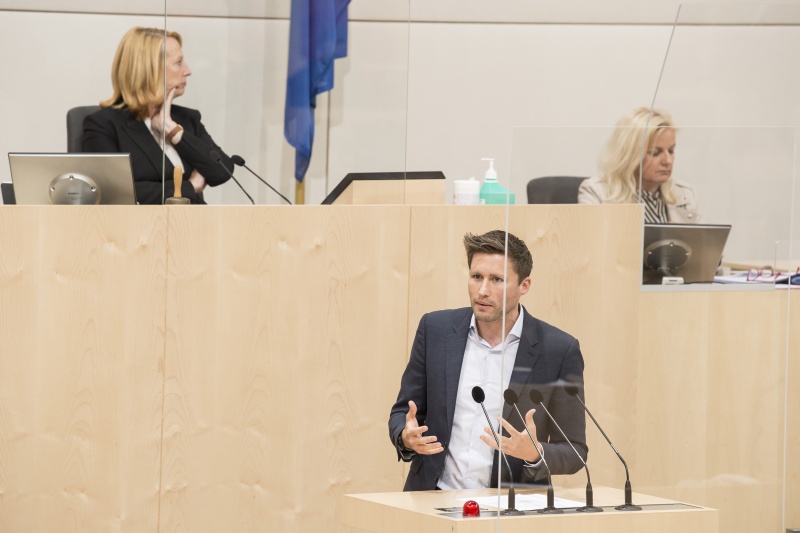 Am Rednerpult: Nationalratsabgeordneter David Stögmüller (G)