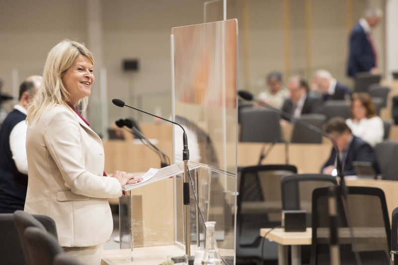 Am Rednerpult: Verteidigungsministerin Klaudia Tanner (V)