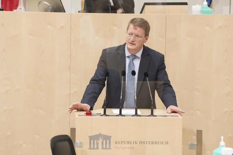 Am Rednerpult: Nationalratsabgeordneter  Manfred Hofinger (V)