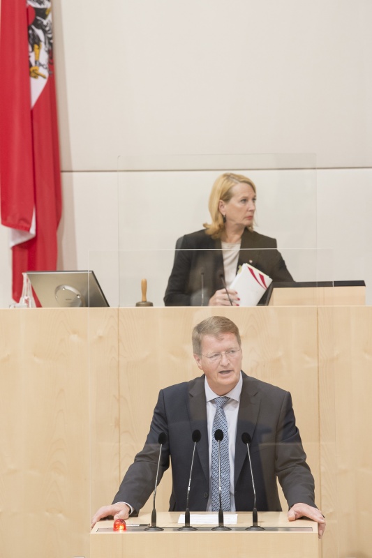 Am Rednerpult: Nationalratsabgeordneter  Manfred Hofinger (V)