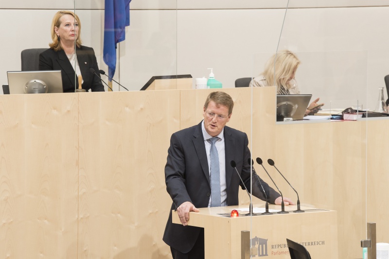 Am Rednerpult: Nationalratsabgeordneter  Manfred Hofinger (V)