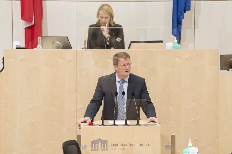 Am Rednerpult: Nationalratsabgeordneter  Manfred Hofinger (V)