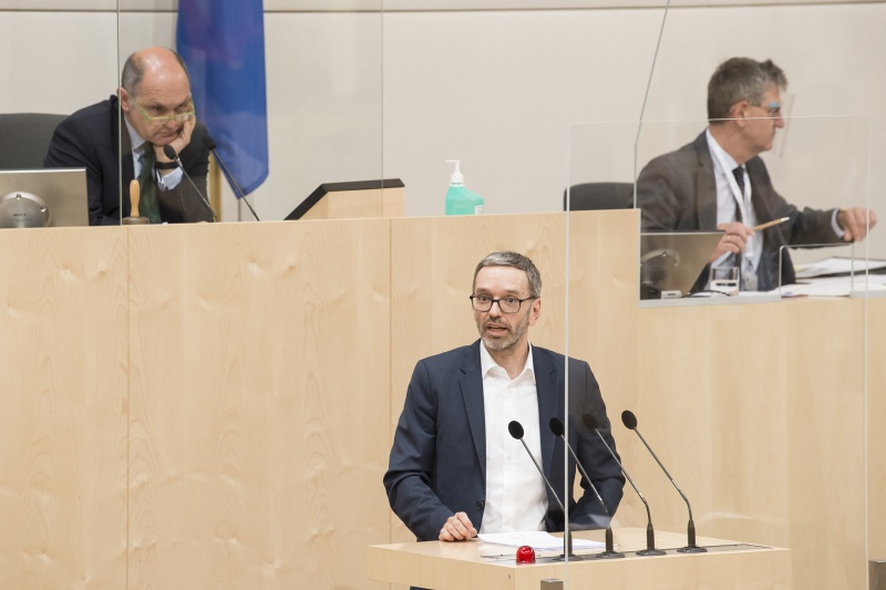 Am Rednerpult: Klubobmann Herbert Kickl (F)