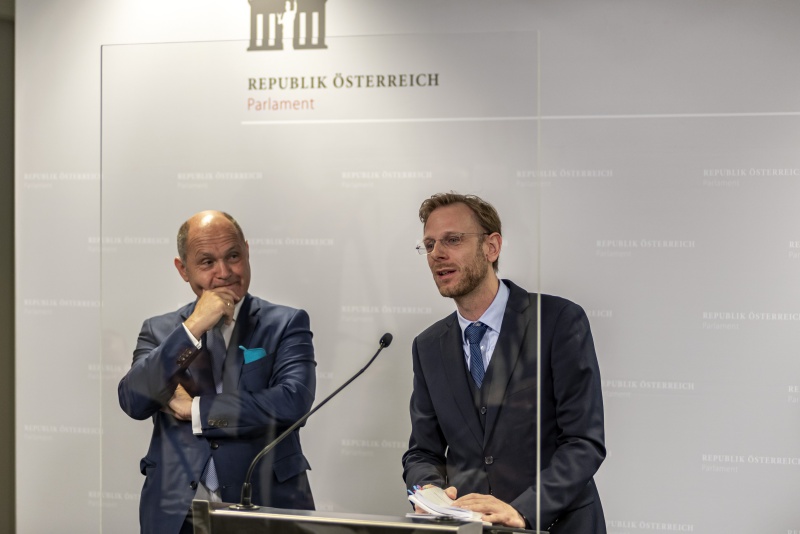 Von links: Nationalratspräsident Wolfgang Sobotka (V) und Verfahrensanwalt Andreas Joklik (am Wort)