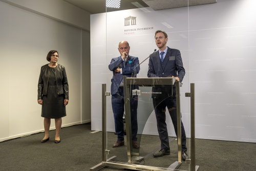 Von links: Verfahrensrichterin Ilse Huber, Nationalratspräsident Wolfgang Sobotka (V), Verfahrensanwalt Andreas Joklik