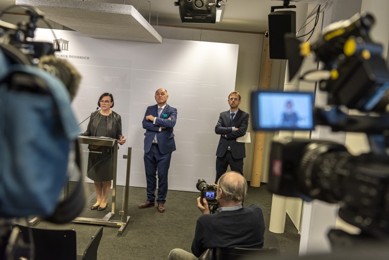 Von links: Verfahrensrichterin Ilse Huber, Nationalratspräsident Wolfgang Sobotka (V), Verfahrensanwalt Andreas Joklik