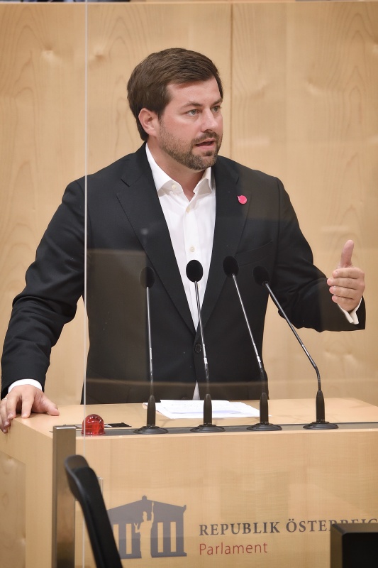 Nationalratsabgeordneter Michael Bernhard (N)