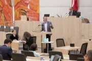 Am Rednerpult: Nationalratsabgeordneter Hermann Weratschnig (G)
