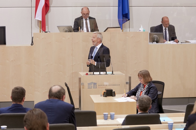 Am Rednerpult Nationalratsabgeordneter Reinhold Lopatka (V)