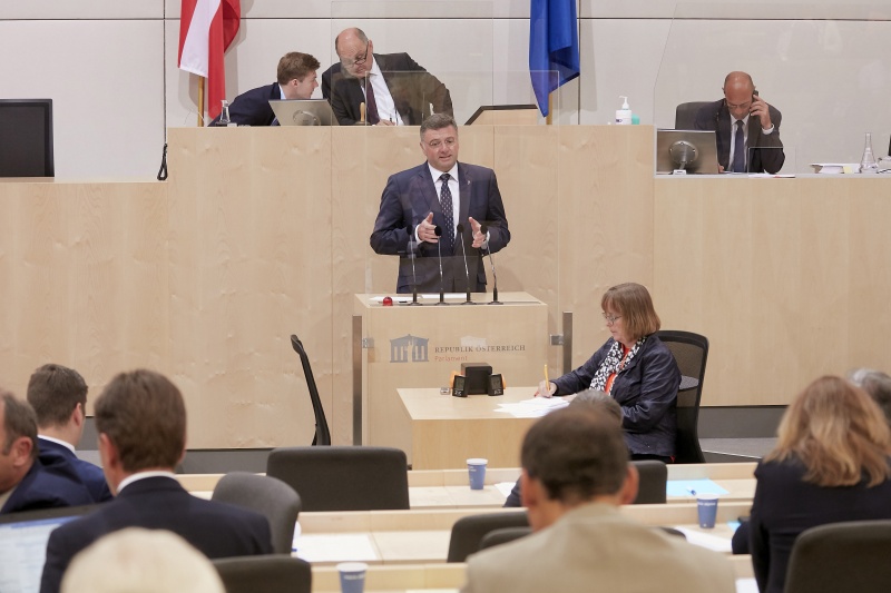 Am Rednerpult Nationalratsabgeordneter Jörg Leichtfried (S)