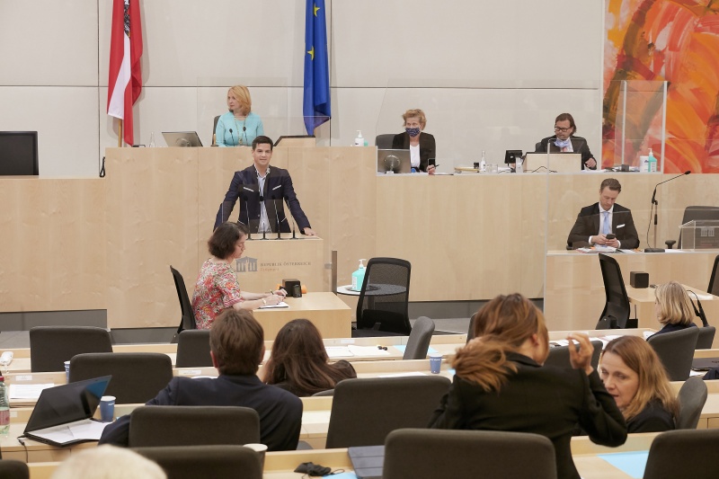 Am Rednerpult Nationalratsabgeordneter Hannes Amesbauer (F)