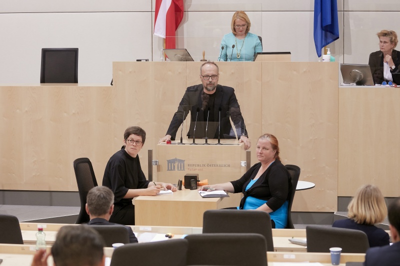 Am Rednerpult Nationalratsabgeordneter Michel Reimon (G)