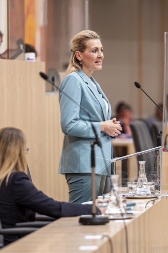 Rede von Bundesministerin für Arbeit, Familie und Jugend Christine Aschbacher (V)