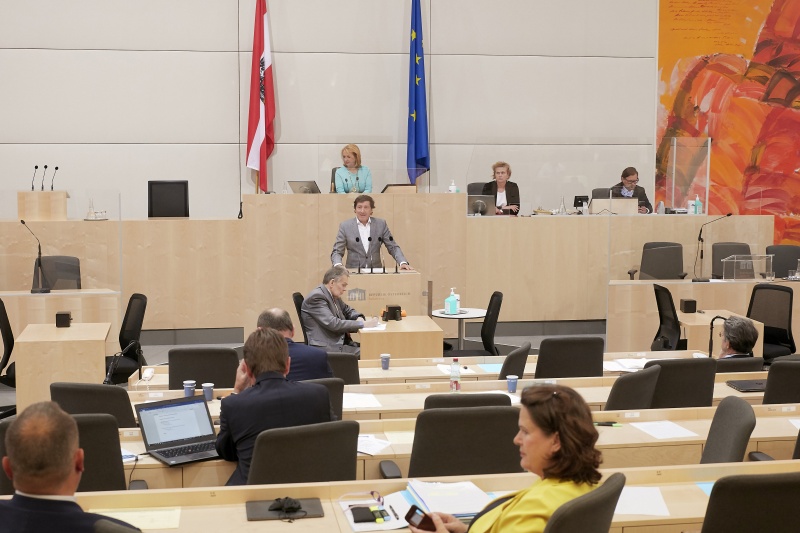 Am Rednerpult Nationalratsabgeordneter Johannes Margreiter (N)