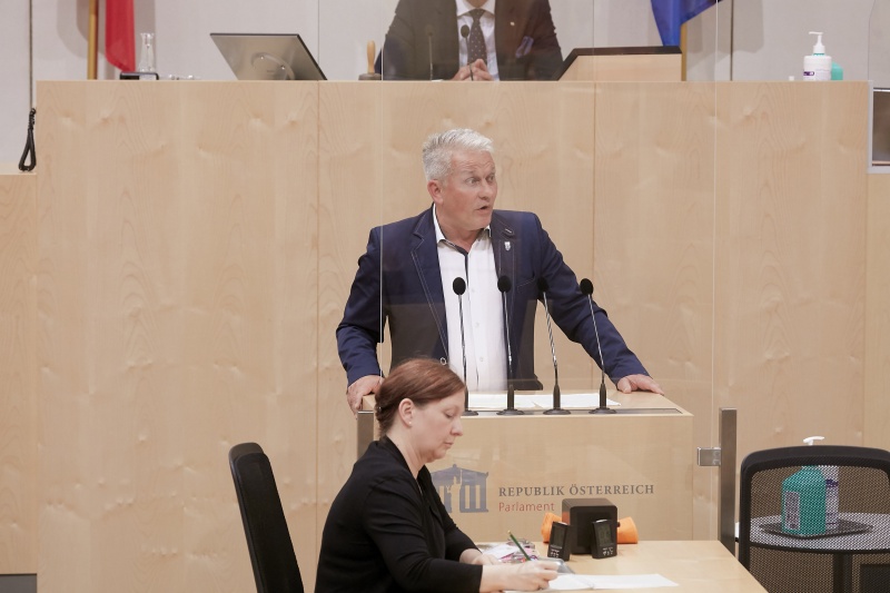 Am Rednerpult Nationalratsabgeordneter Christian Lausch (F)