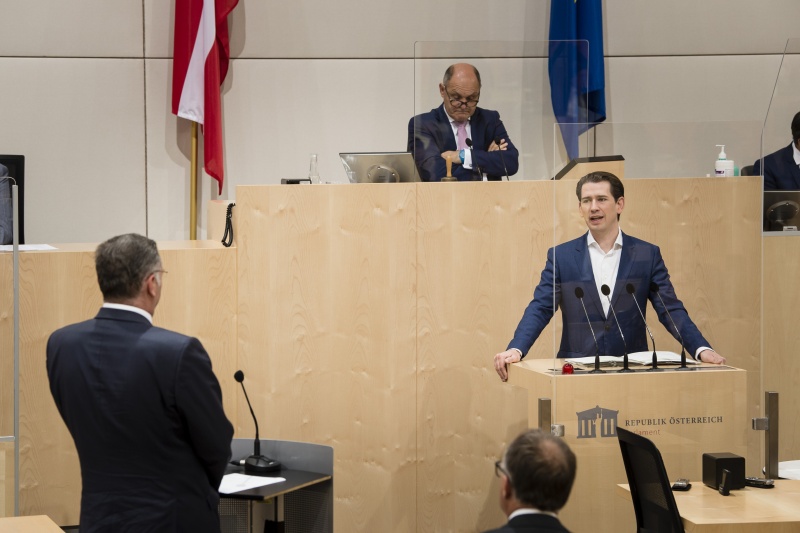 Fragestunde im Nationalrat. Am Rednerpult: Bundeskanzler Sebastian Kurz (V) bei der Beantwortung der Fragen des Nationalratsabgeordneten Jörg Leichtfried (S)