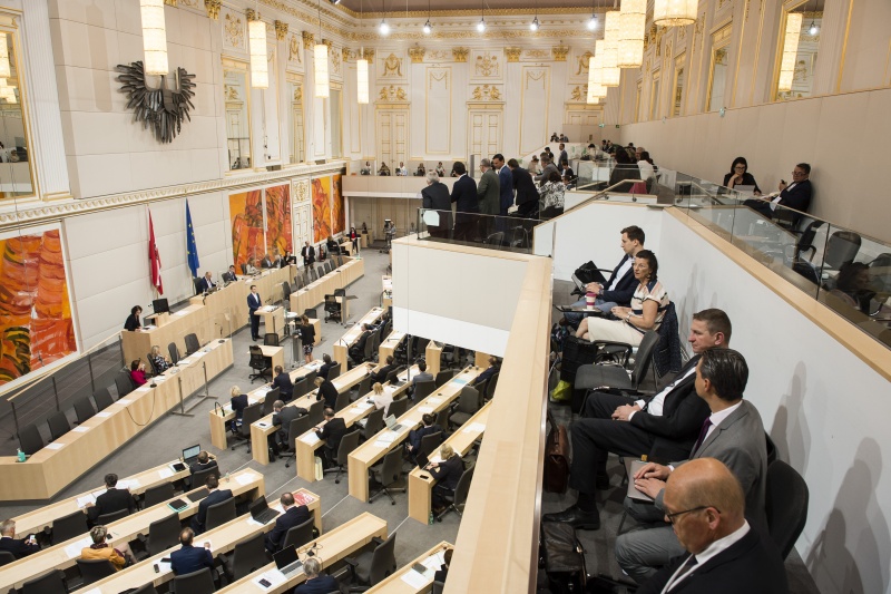 Blick Richtung SitzungsteilnehmerInnen