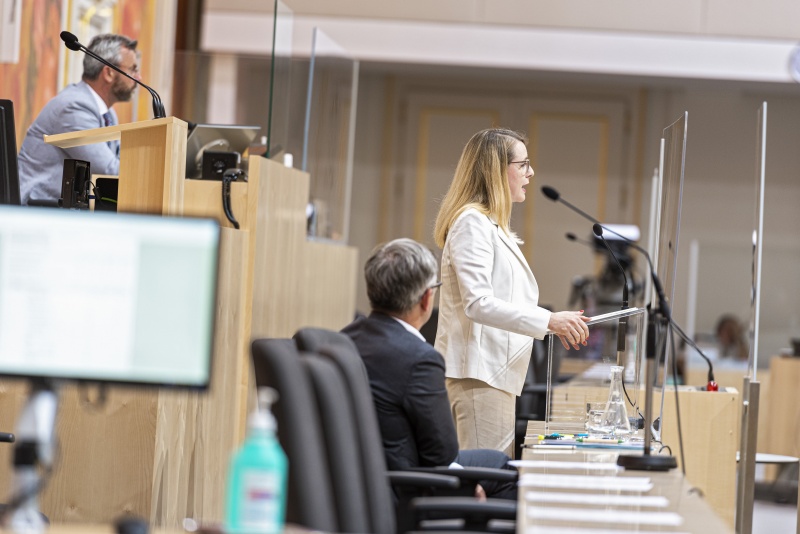 Rede von Wirtschaftsministerin Margarete Schramböck (V)