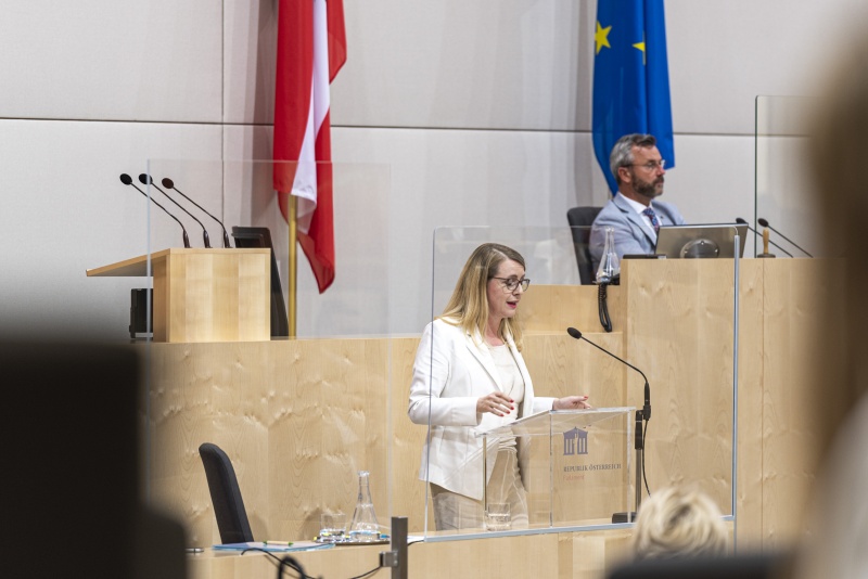 Rede von Wirtschaftsministerin Margarete Schramböck (V)