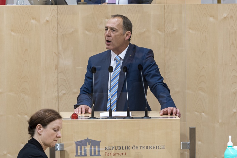 Am Rednerpult: Nationalratsabgeordneter Peter Wurm (F)