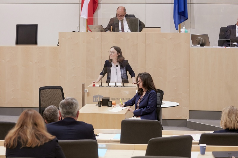 Am Rednerpult Nationalratsabgeordnete Julia Elisabeth Herr (S)