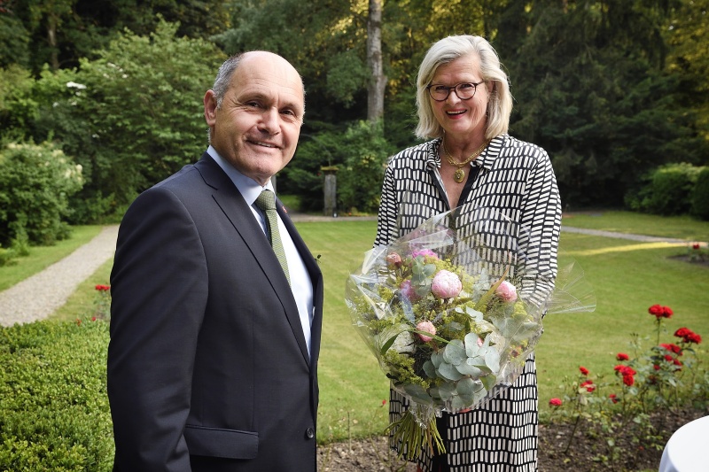 Nationalratspräsident Wolfgang Sobotka (V) im Gespräch mit Wirtschafts- und Unternehmensvertretern zu den Auswirkungen von Covid-19 auf Arbeitswelt und Wirtschaft. Von links: Nationalratspräsident Wolfgang Sobotka (V), Botschafterin Ursula Plassnik