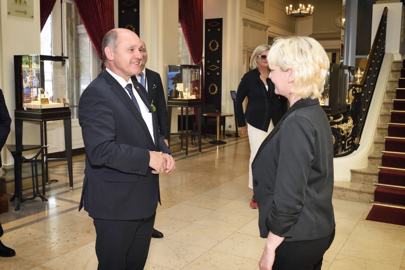 Bilaterales Gespräch von Nationalratspräsident Wolfgang Sobotka (V) mit der Präsidentin des Schweizer Nationalrates Isabelle Moret. Von links: Wolfgang Sobotka (V), Präsidentin des Schweizer Nationalrates Isabelle Moret