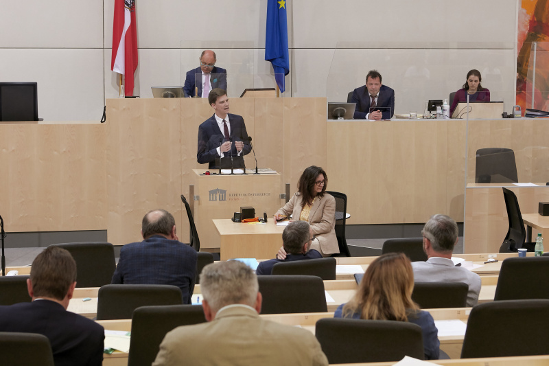 Nationalratsabgeordneter Douglas Hoyos-Trauttmansdorff (N) am Rednerpult