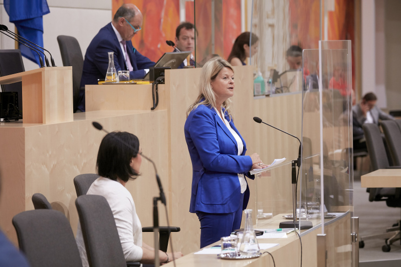 Rede von Bundesministerin für Landesverteidigung Klaudia Tanner (V)