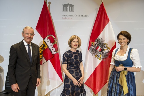 Von links: Landeshauptmann Wilfried Haslauer, Bundesratspräsidentin Andrea Eder-Gitschthaler (V), Europaministerin Karoline Edtstadler (V)